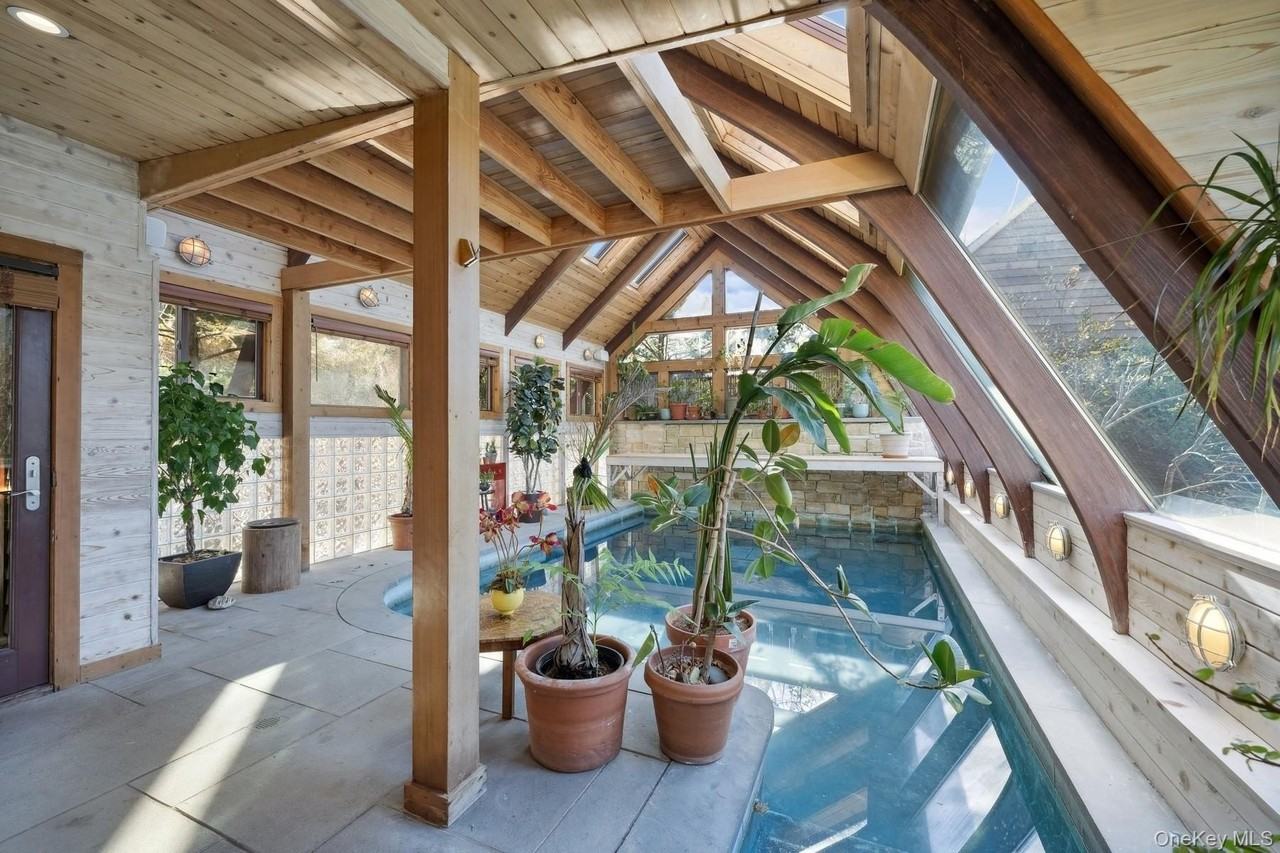 1 Burkeshire Dr - Photo 3 of 36