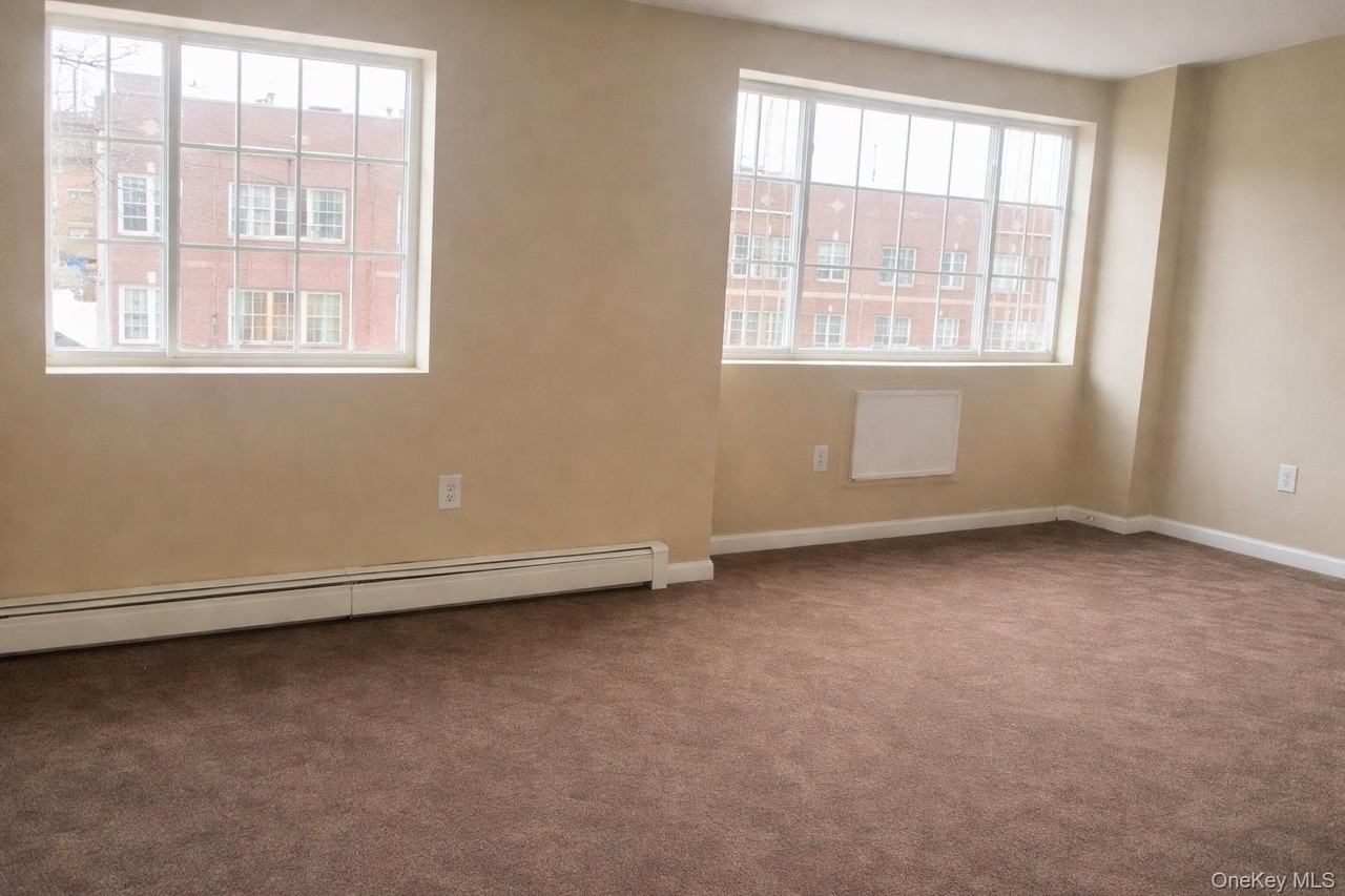 512 Milford St - Photo 2 of 7