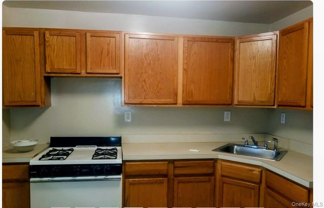 512 Milford St - Photo 3 of 7