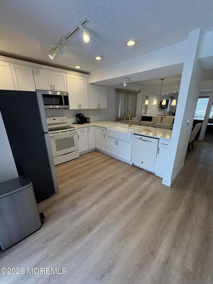 17 Brown Ave Unit B #B - Photo 5 of 14