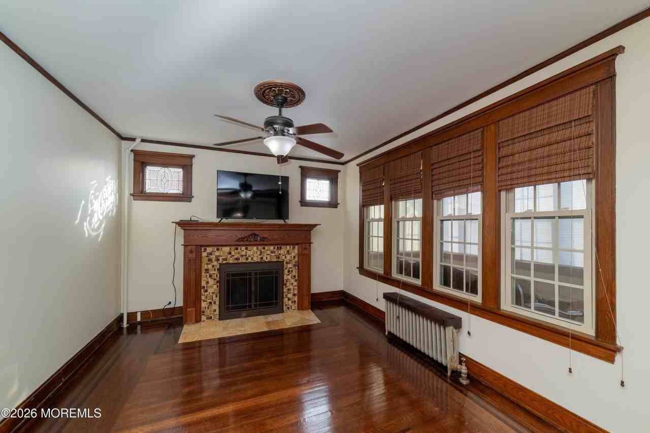 684 Amboy Ave - Photo 5 of 18