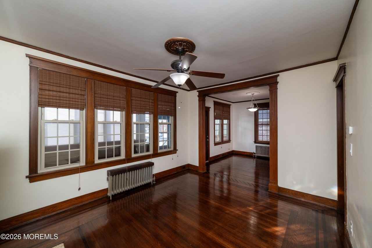 684 Amboy Ave - Photo 6 of 18