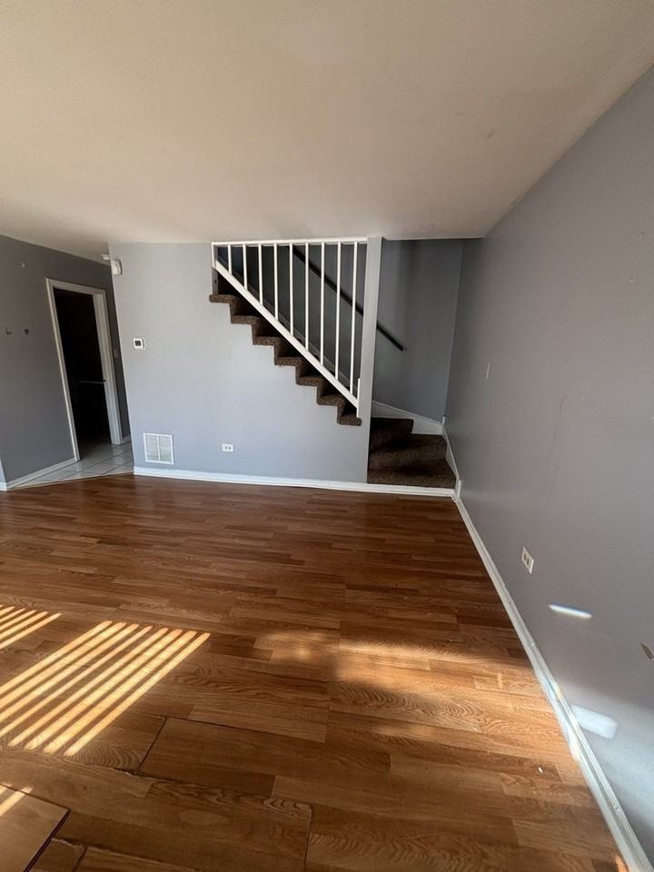 8028 S Kingston Ave - Photo 2 of 8