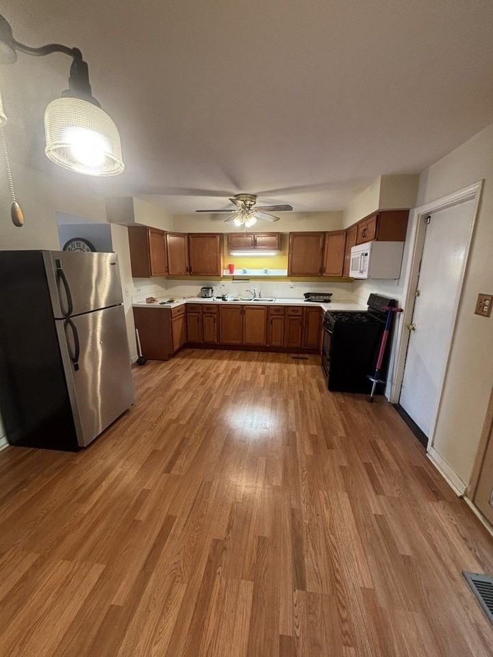 8028 S Kingston Ave - Photo 4 of 8