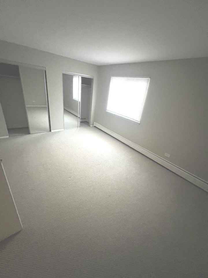 16W486 Lake Dr Apt 7-102 #7-102 - Photo 5 of 11