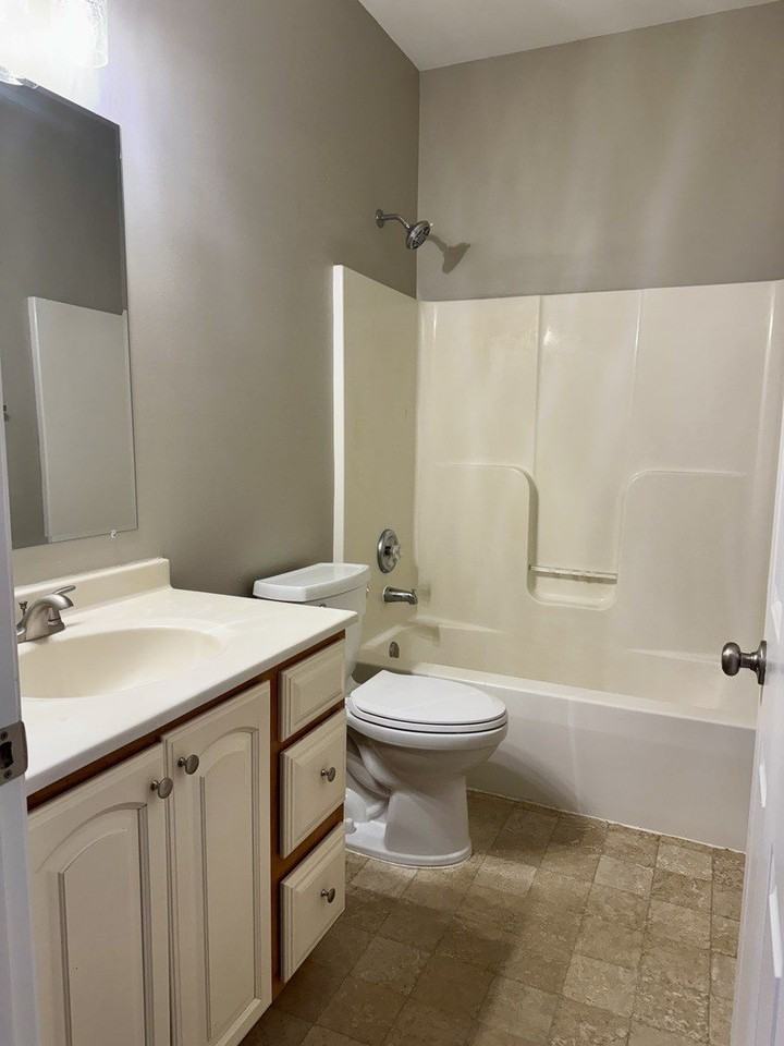 235 N Sacramento St Apt C #C - Photo 6 of 12