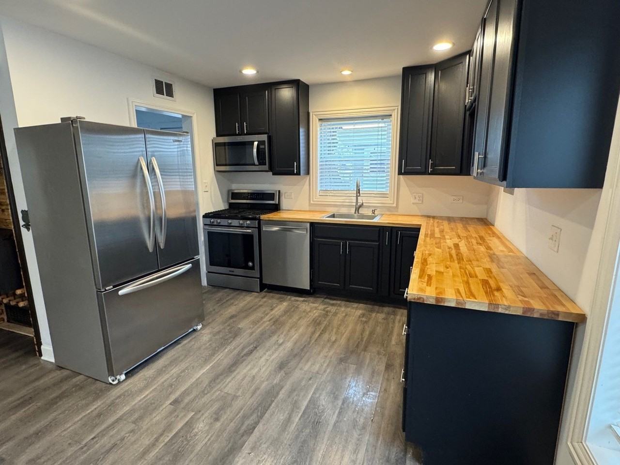 1892 White St - Photo 2 of 18