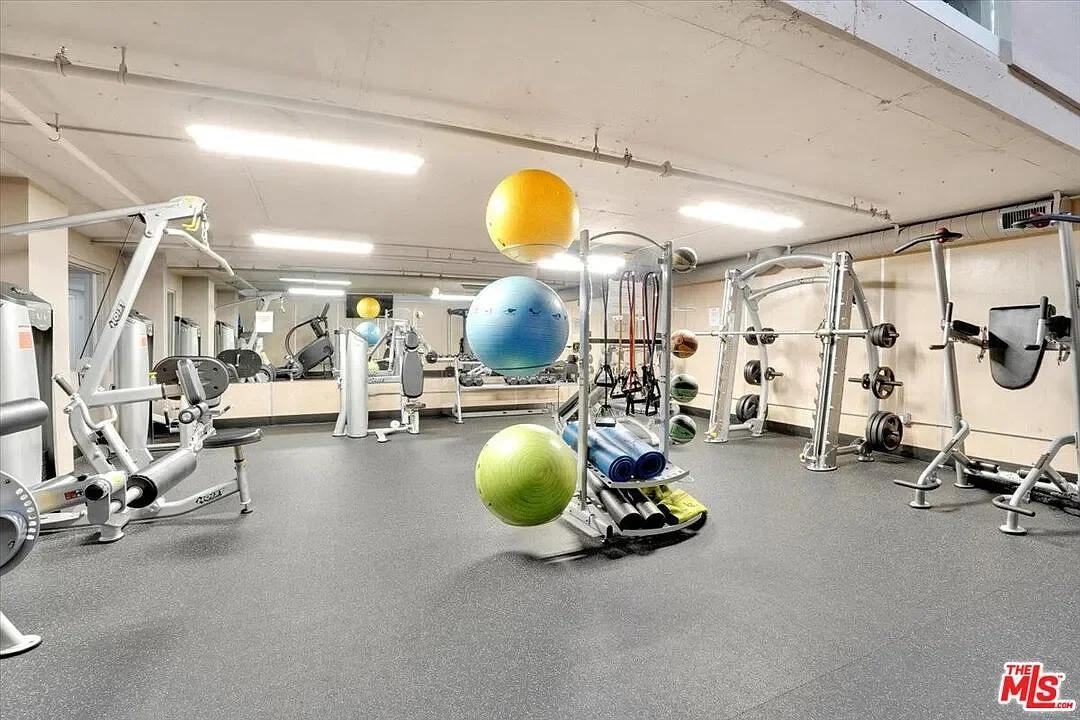 Roebling Ave - Photo 3 of 38