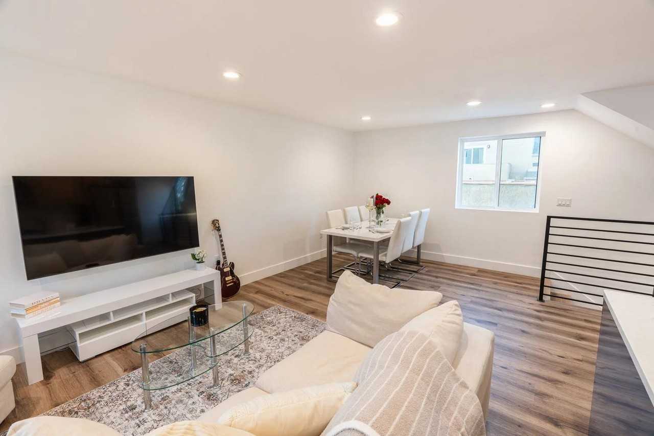 N Sycamore Ave - Photo 3 of 23