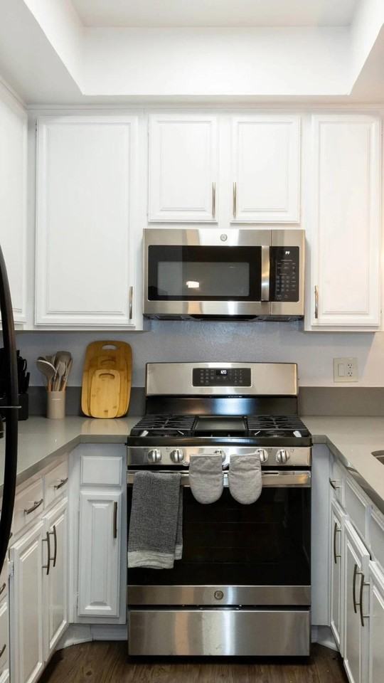 N Sweetzer Ave - Photo 5 of 19