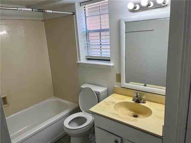 3823 Ridgelake Dr #216 - Photo 6 of 10