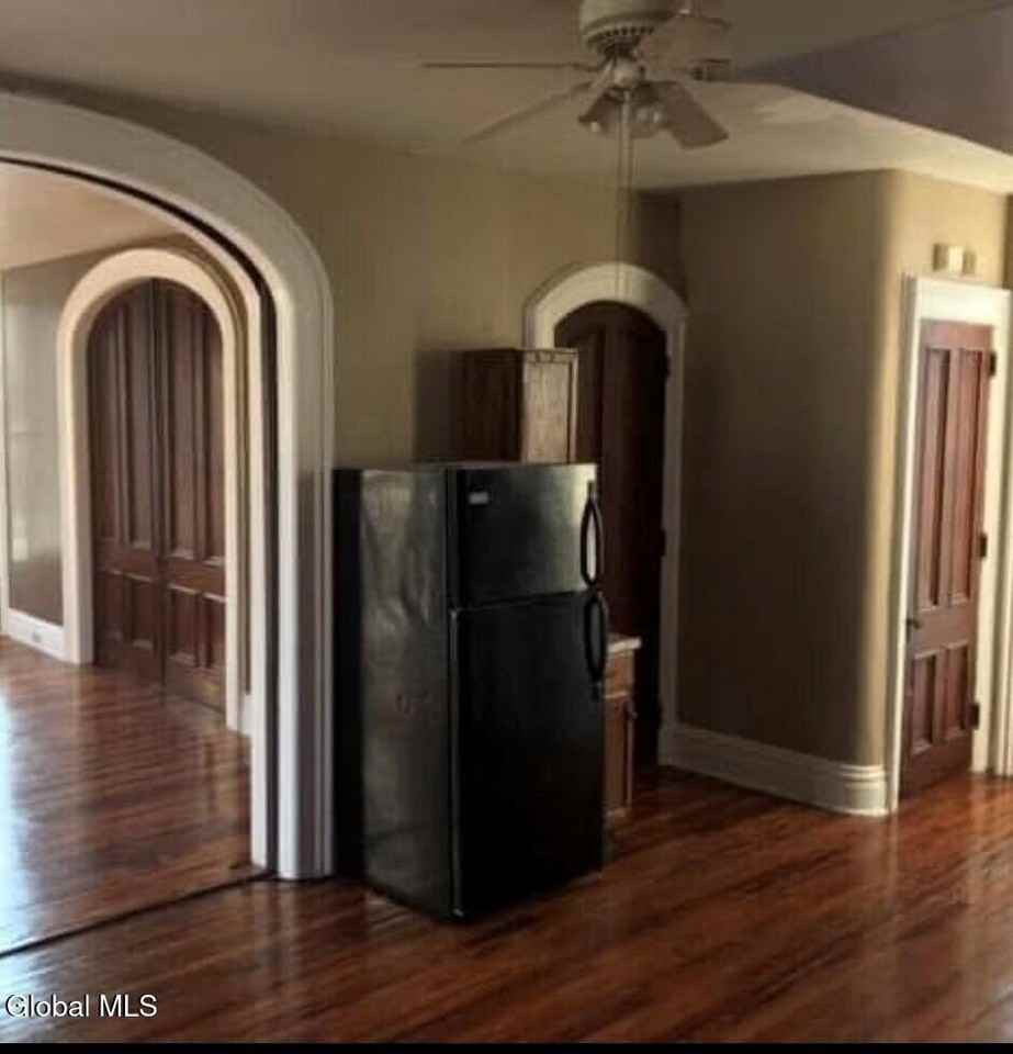 821 23rd St #1stFL - Photo 4 of 12