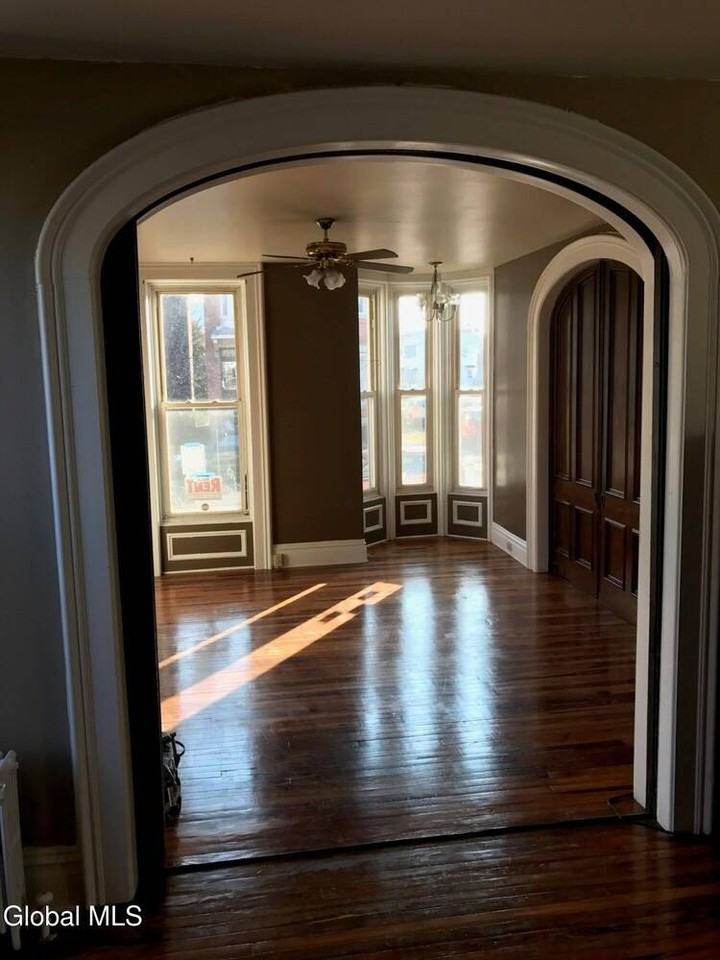 821 23rd St #1stFL - Photo 6 of 12