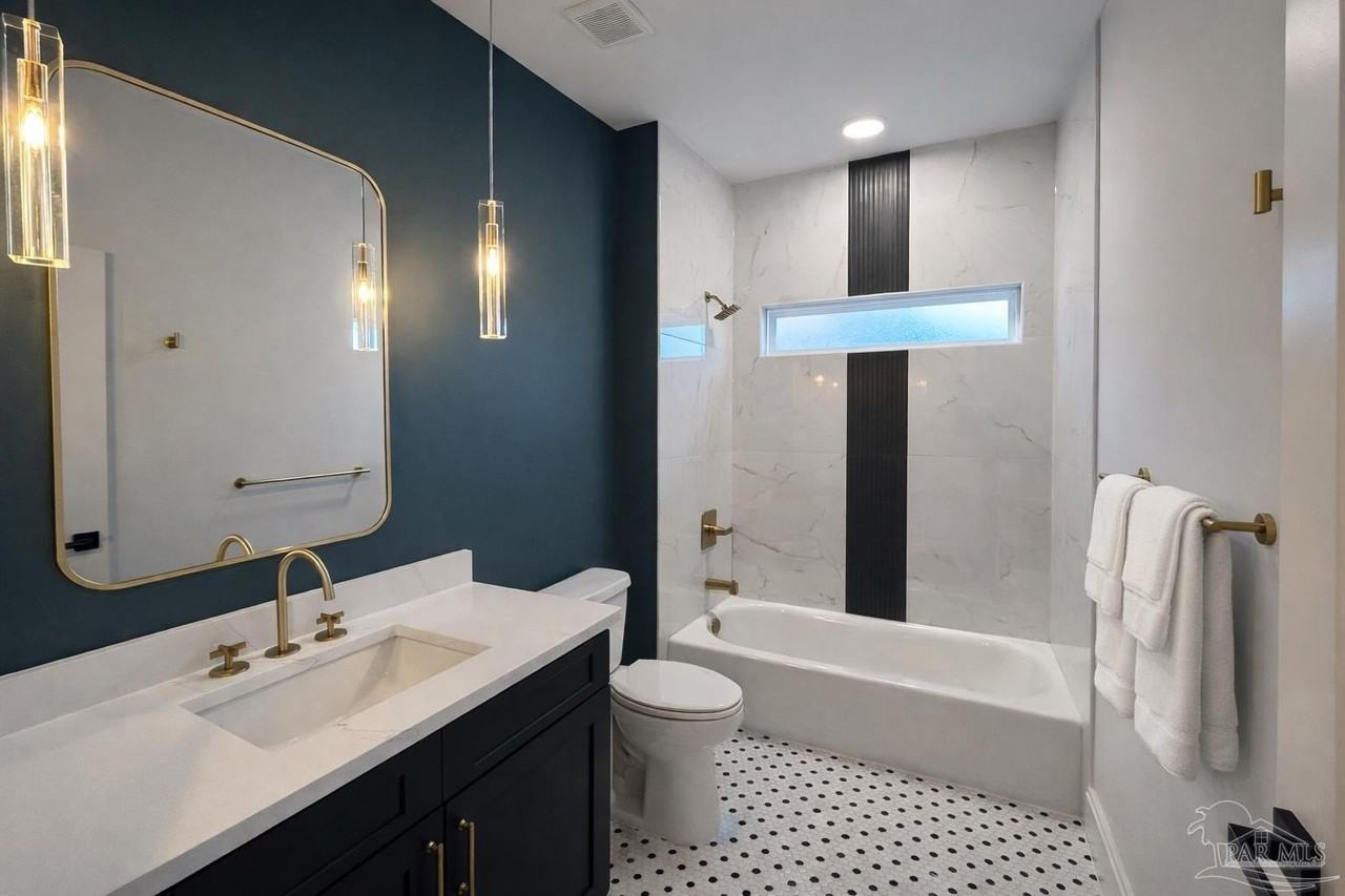 606 E Leonard St - Photo 4 of 14