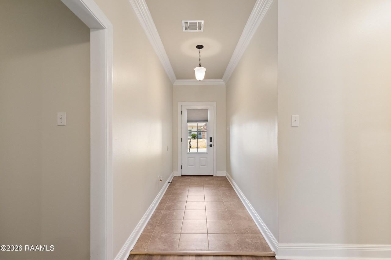 122 Maddox Jude Dr - Photo 3 of 34