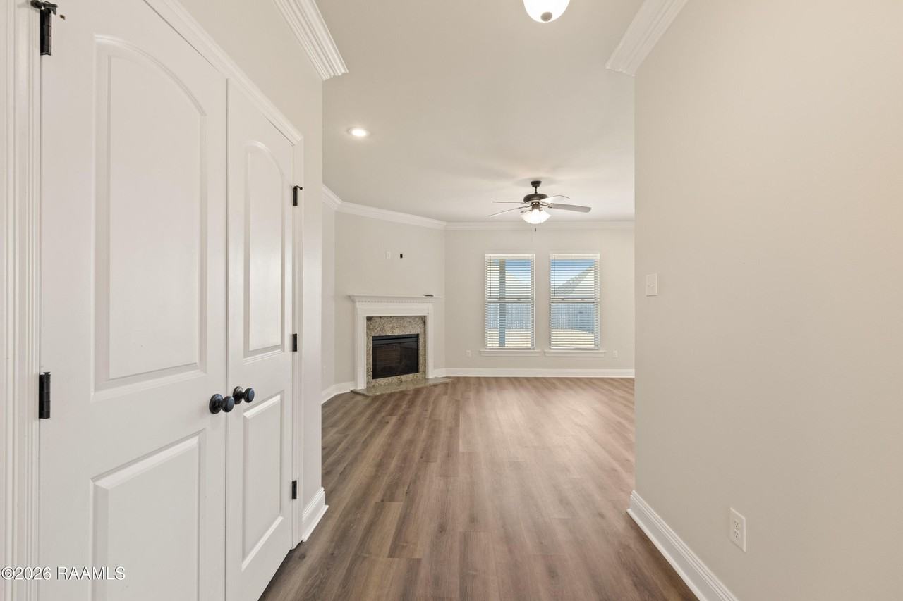 122 Maddox Jude Dr - Photo 4 of 34