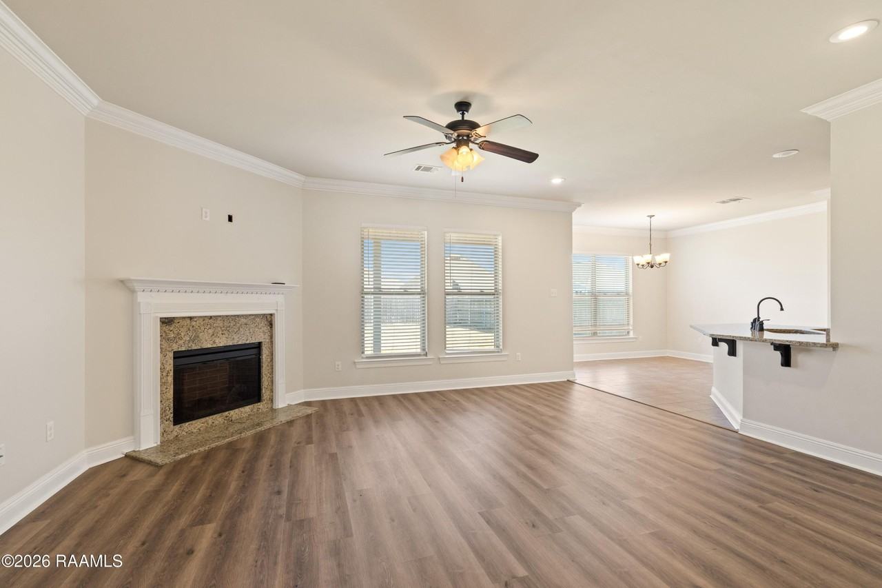 122 Maddox Jude Dr - Photo 5 of 34