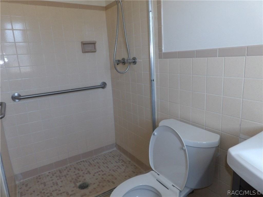 2804 Madison St W - Photo 7 of 18