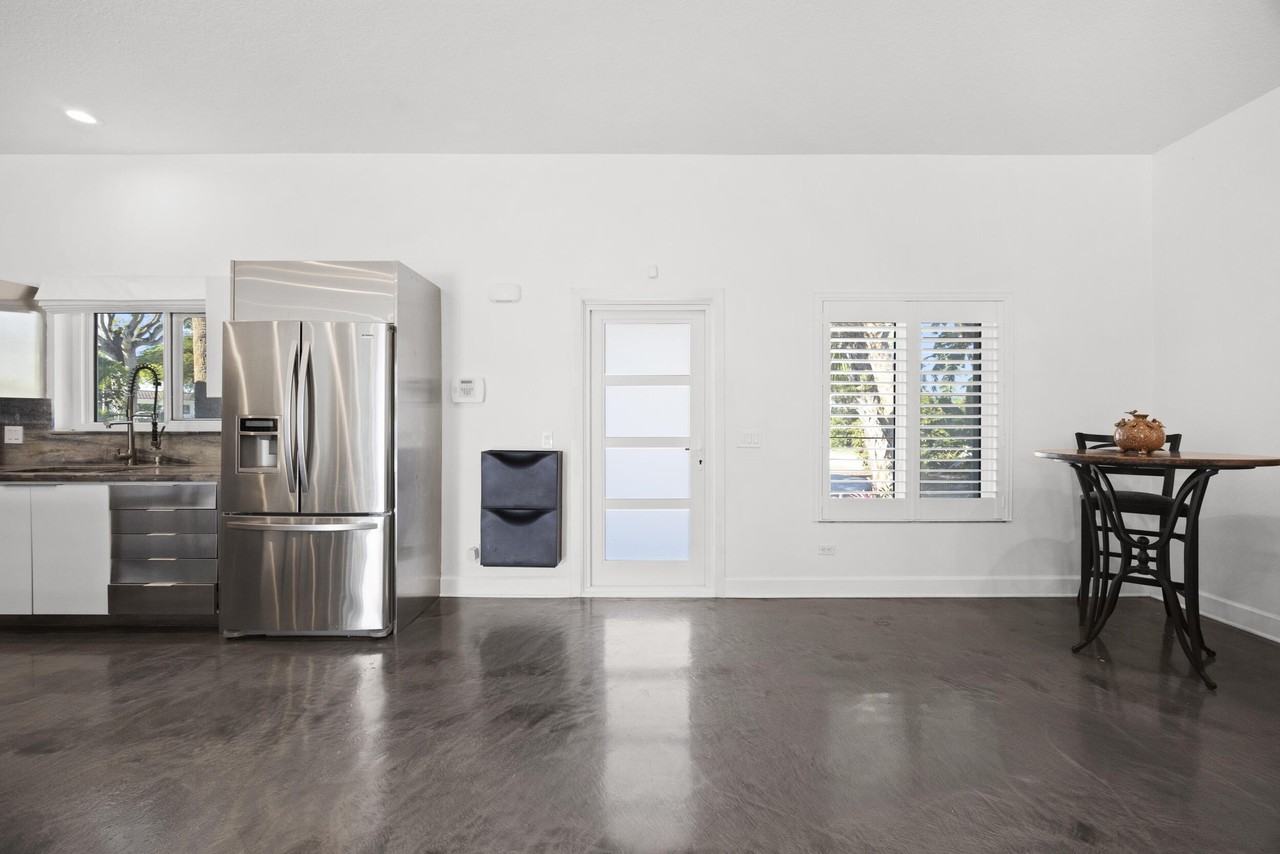 930 Nw 4th Ct - Photo 5 of 50