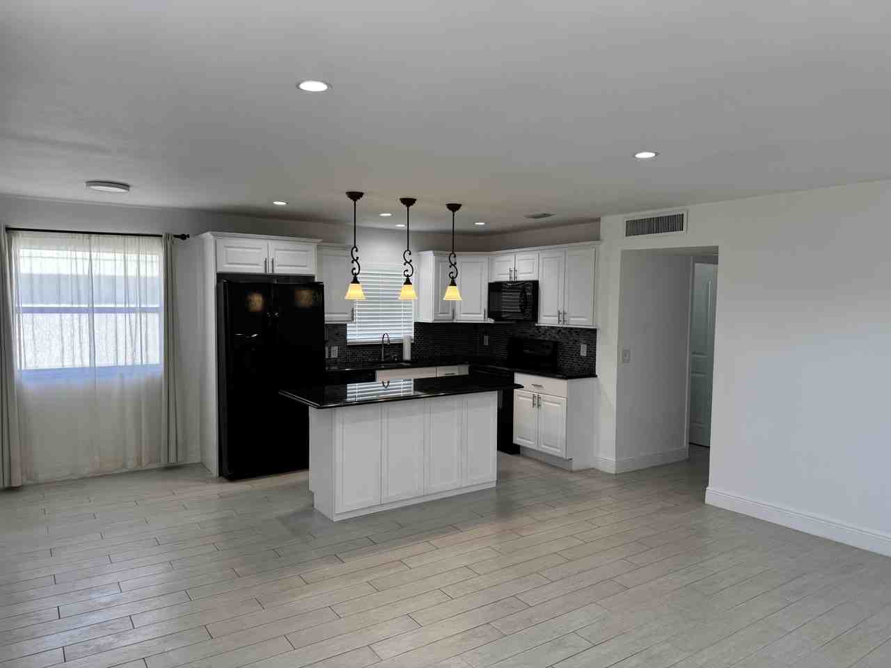 669 Monaco N - Photo 2 of 13