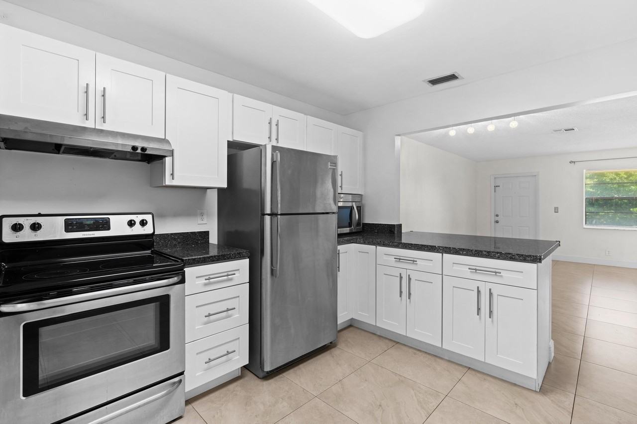 1515 N Federal Hwy #6 - Photo 4 of 13