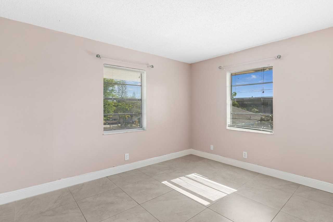 1515 N Federal Hwy #6 - Photo 6 of 13