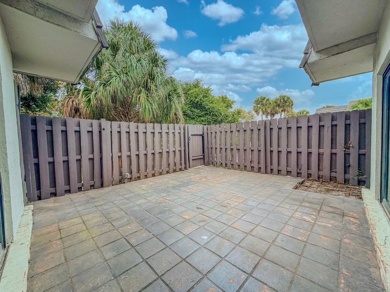 1913 N Congress Ave - Photo 2 of 27