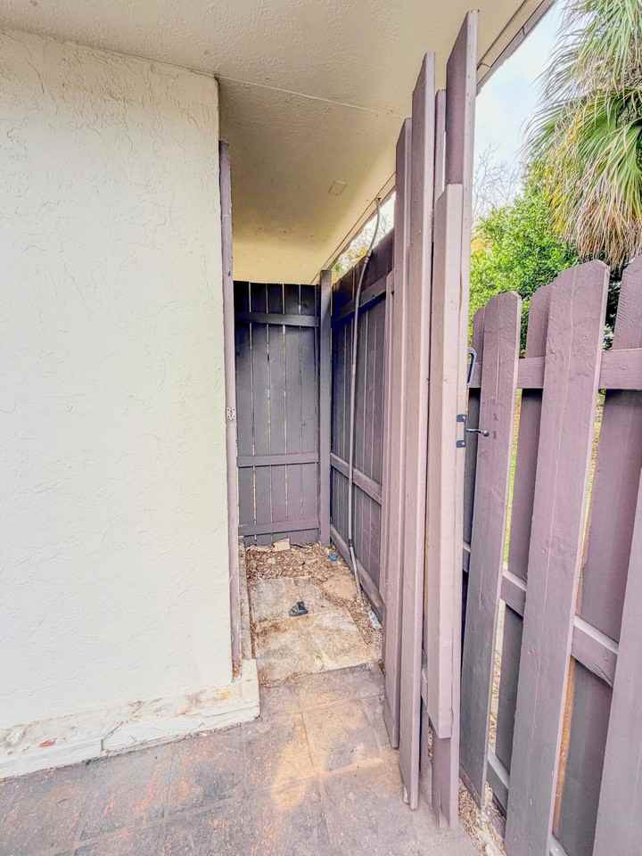 1913 N Congress Ave - Photo 3 of 27