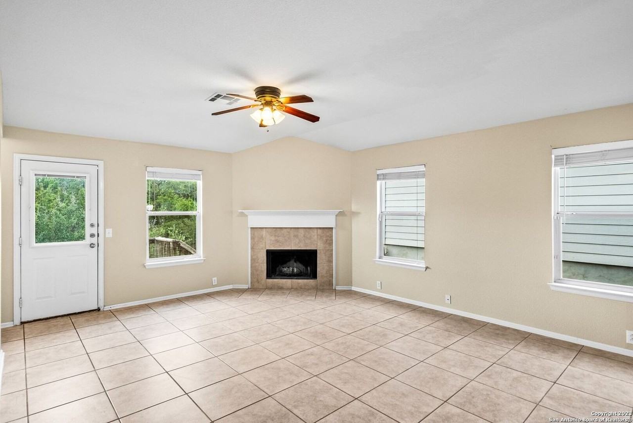 15707 Grey Fox Ter - Photo 4 of 34