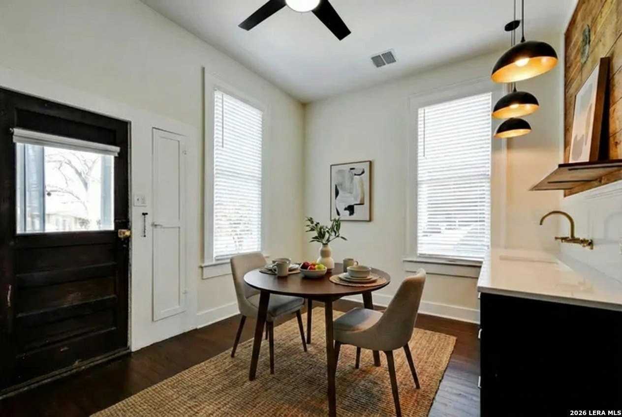 423 W Woodlawn Ave #2 - Photo 4 of 21