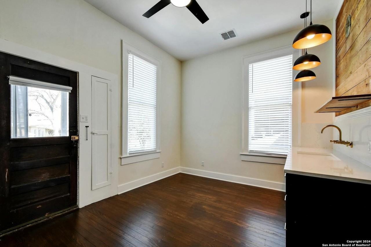 423 W Woodlawn Ave #2 - Photo 5 of 21