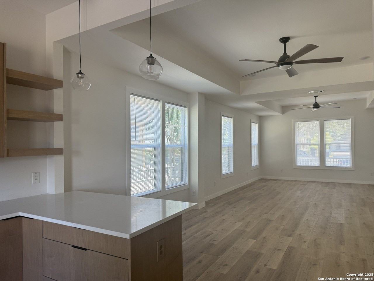 205 Ira Ave - Photo 6 of 18