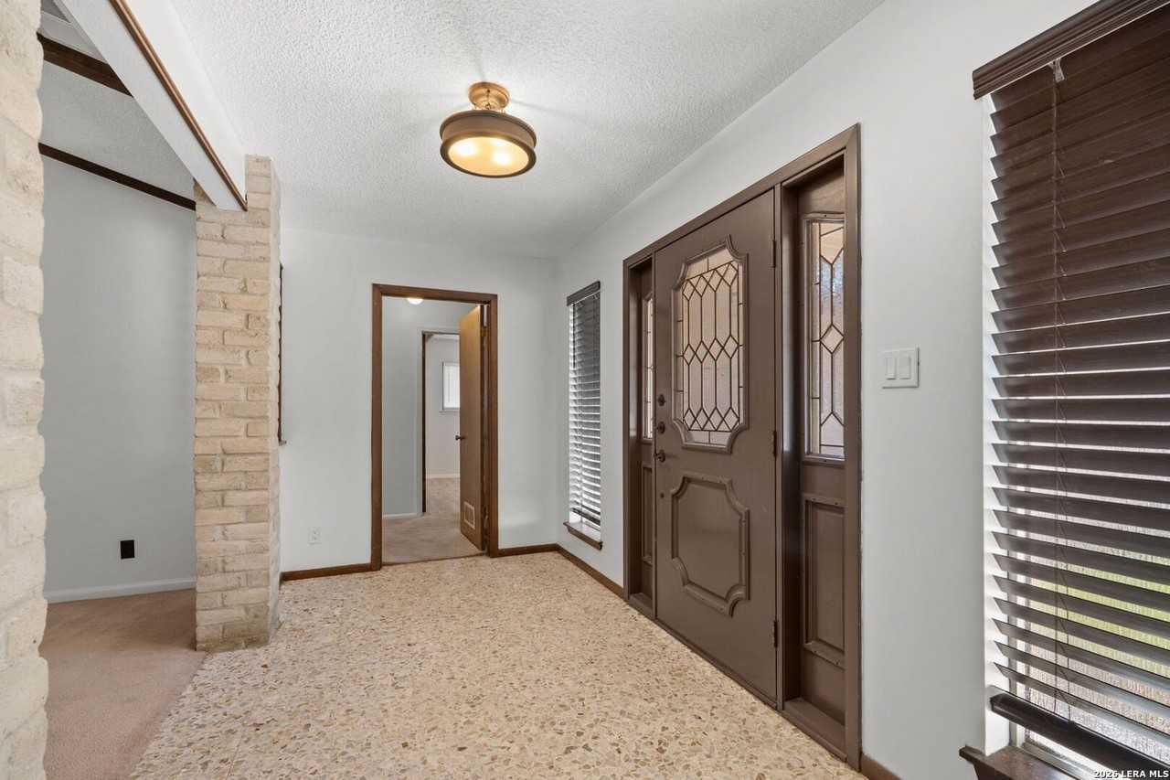 335 Madrid Dr - Photo 2 of 15