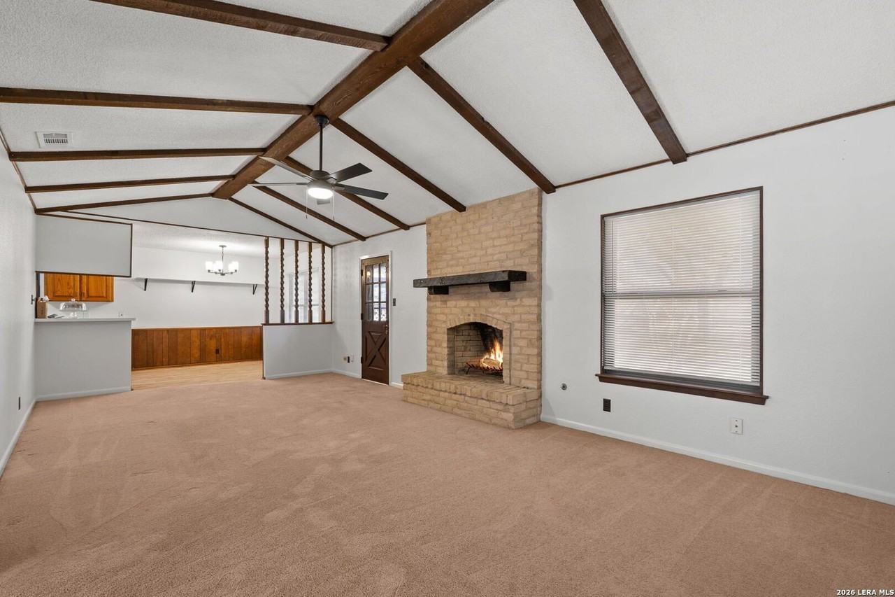 335 Madrid Dr - Photo 4 of 15