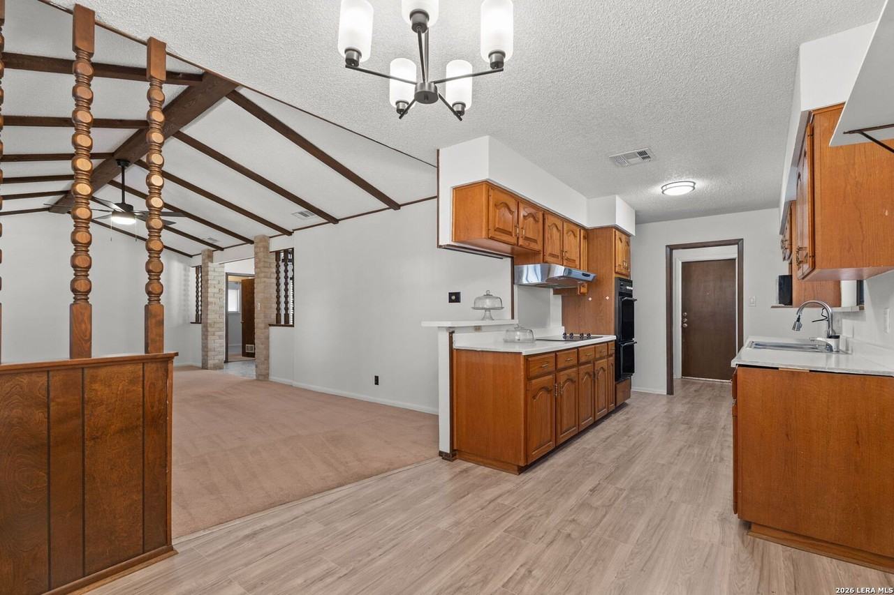 335 Madrid Dr - Photo 5 of 15