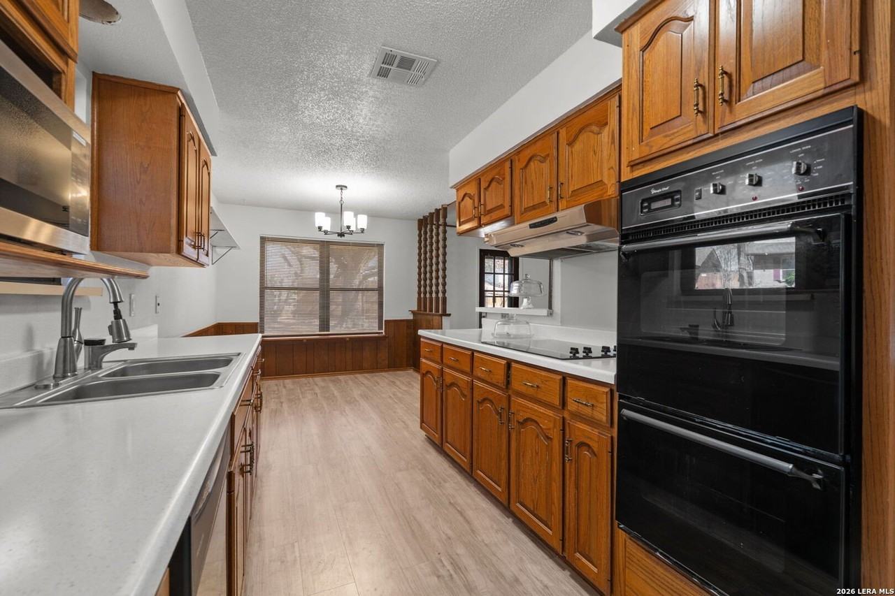 335 Madrid Dr - Photo 6 of 15