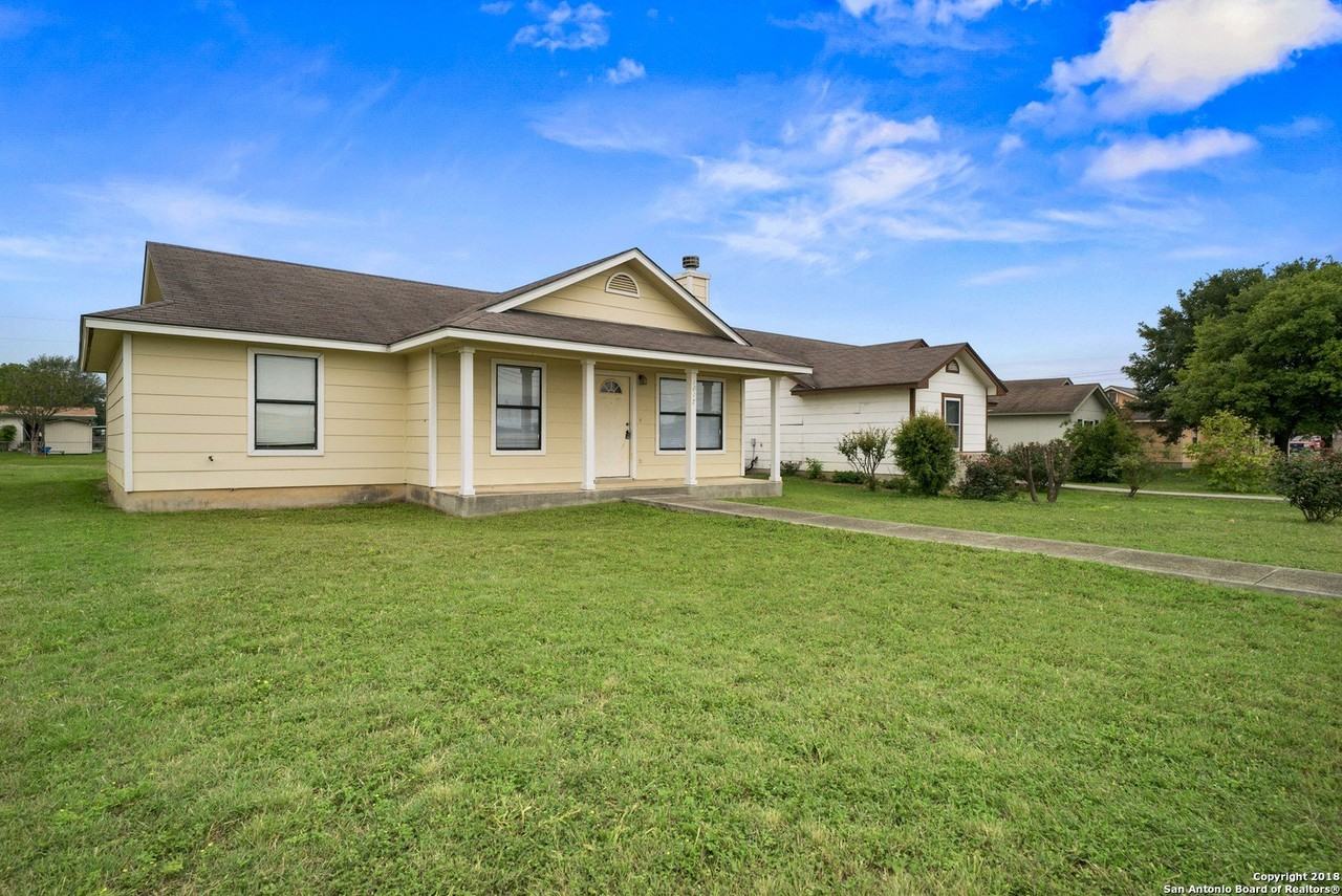 1017 Schertz Pkwy - Photo 3 of 25