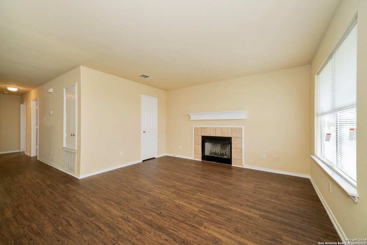 1017 Schertz Pkwy - Photo 5 of 25