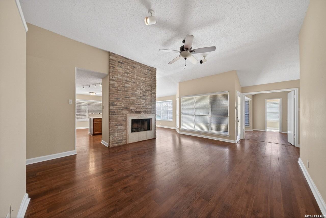 8120 Forest Dawn - Photo 7 of 30