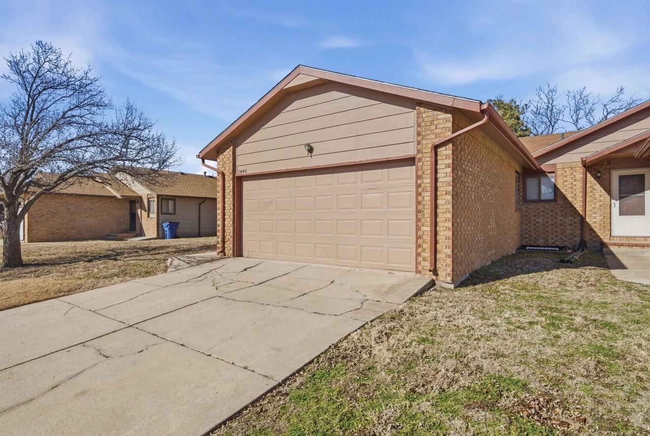 8446 W 15th St N - Photo 2 of 28