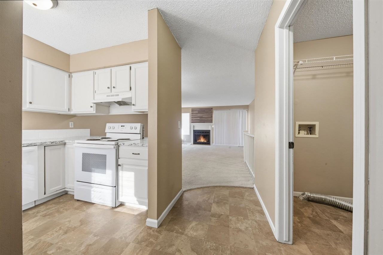 8446 W 15th St N - Photo 4 of 28