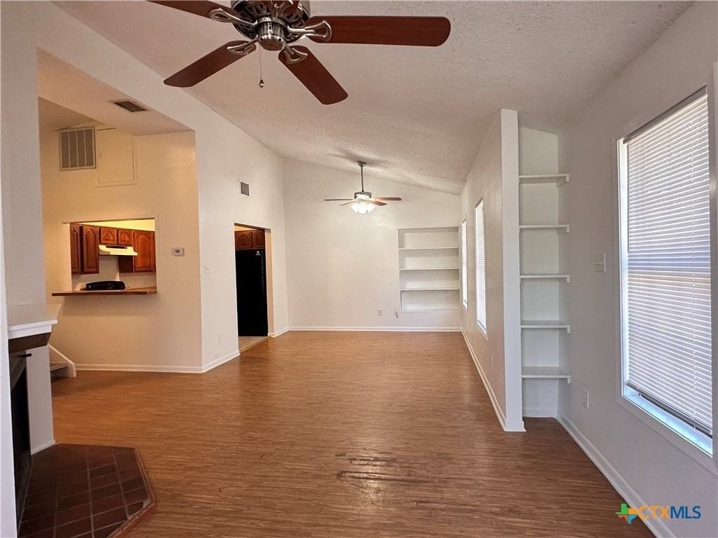 899 Hillyer St - Photo 2 of 38