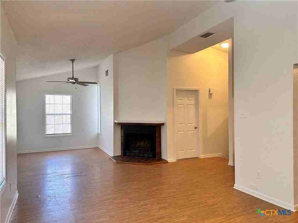 899 Hillyer St - Photo 3 of 38