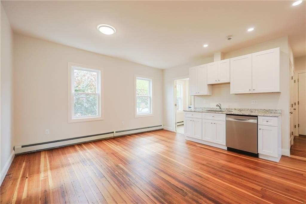 529 Wood St Apt 2 #2 - Photo 3 of 14