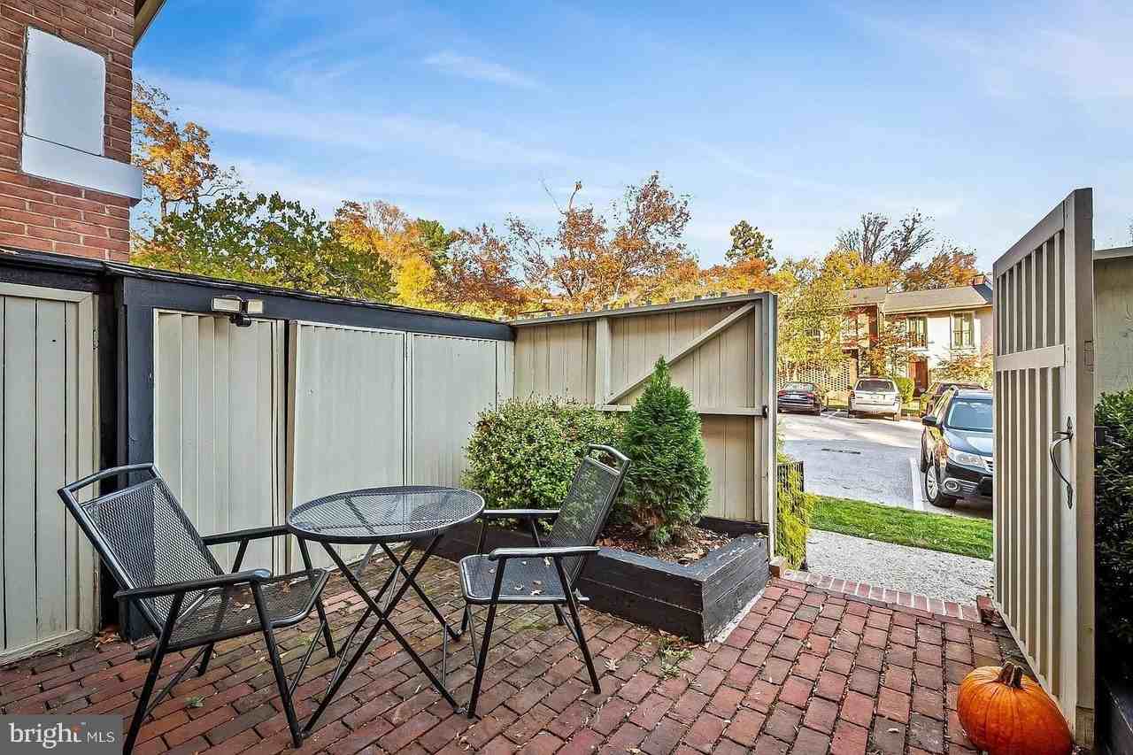 42 Bouton Green Ct - Photo 3 of 32