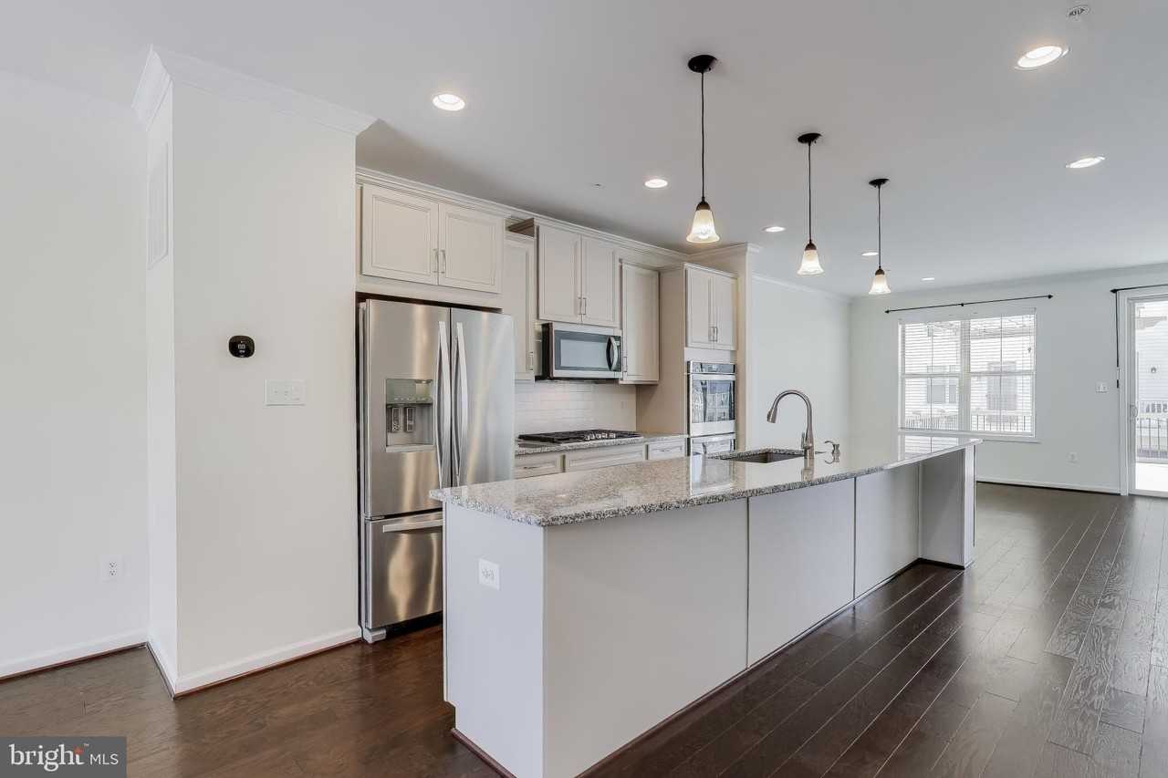 22036 Plover St - Photo 2 of 32