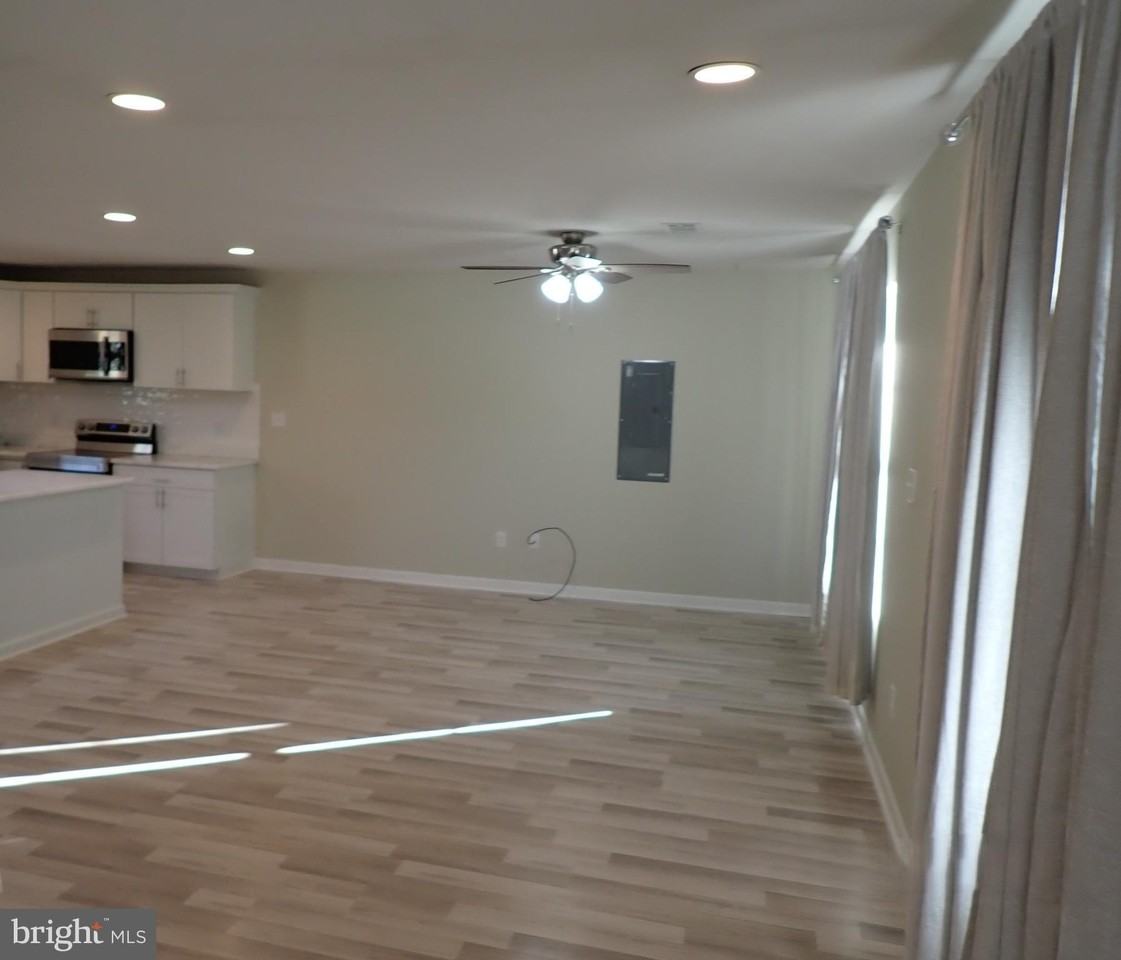 22064 Spring Valley Dr - Photo 2 of 25