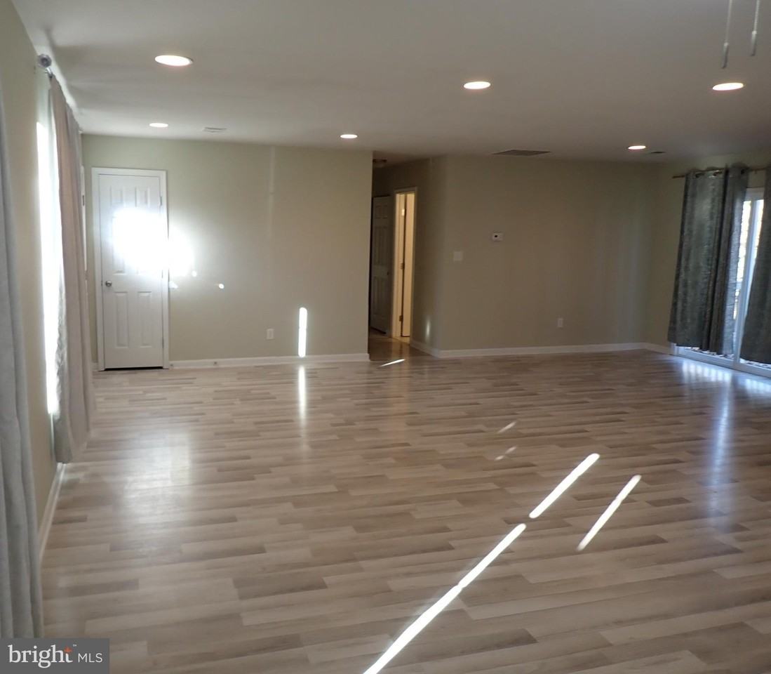 22064 Spring Valley Dr - Photo 3 of 25