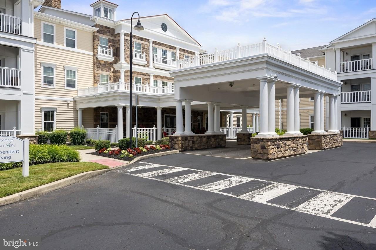 170 Greentree Rd Apt 2232 #2232 - Photo 2 of 41