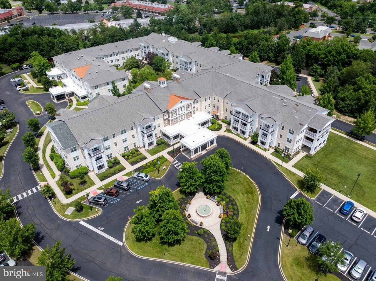 170 Greentree Rd Apt 2232 #2232 - Photo 4 of 41